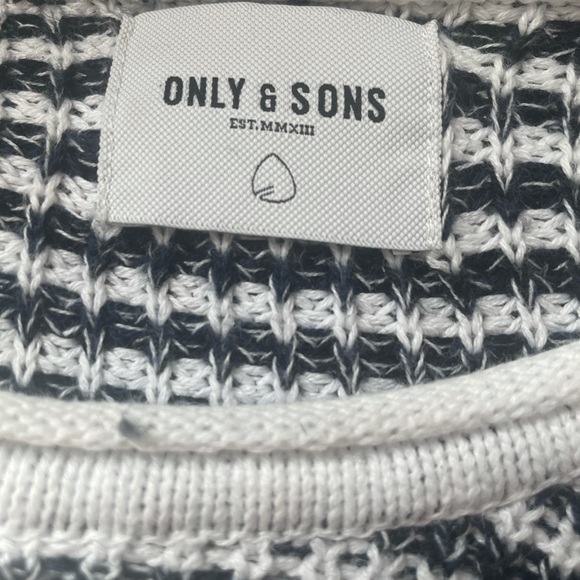 ONLY&SONS BLACK AND WHITE STRIPED LONG SLEEVE PULL - Picture 4 of 4